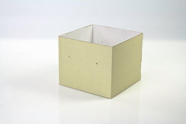 Immagine di Cubo box cartone 25x25xh.20 
panna, steso, nastro a parte