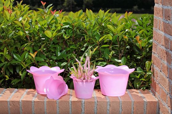 Immagine di Coprivaso DOLLY in plastica rosa
per vaso di diam. 14 cm