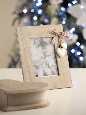 Immagine di Portafoto con cuore, legno, 
18X2XH23cm, legno naturale