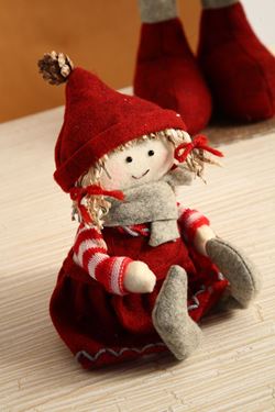 Immagine di Bambola in panno rossa
seduta, cm10x21xh.17
