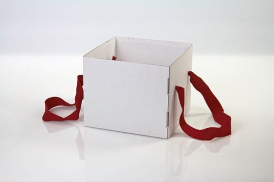 Picture of Cubo box cartone 25x25xh.20 bianco, steso, nastro a parte