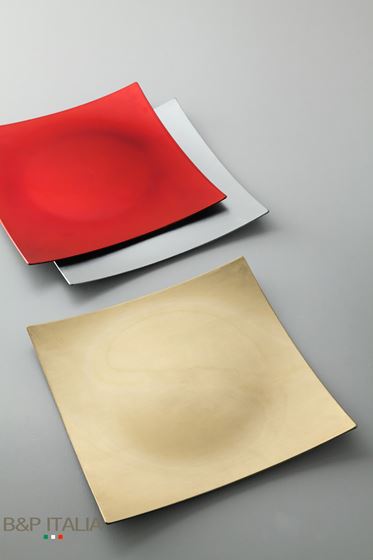 Immagine di Piatto quadrato di plastica color oro
con angoli a punta 30x30xh.3